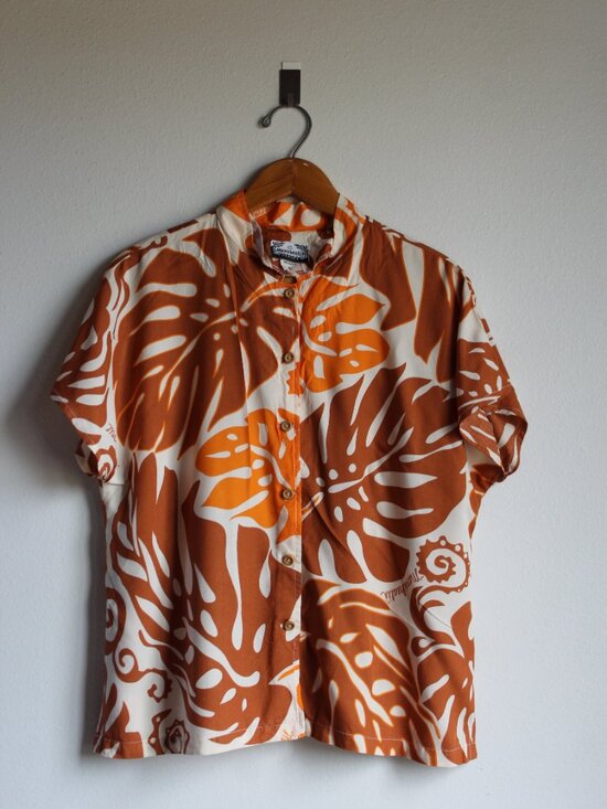 Manuhealii Tops - Women's Manuheali'i blouse size Large